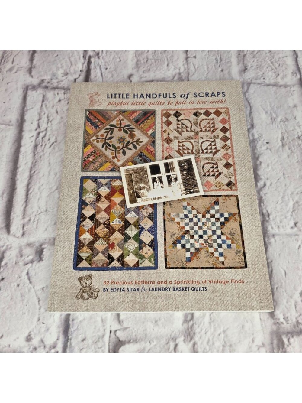 Little Handfuls Of Scraps By Edyta Sitar For Laundry Basket Quilts 32 Mini Quilt